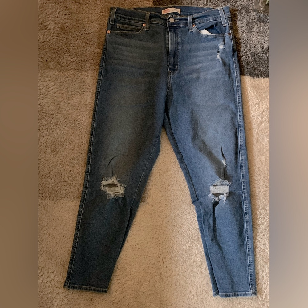 Like new LEVI’S Signature HERITAGE HIGH RISE STRAIGHT denim jeans! Size 16.